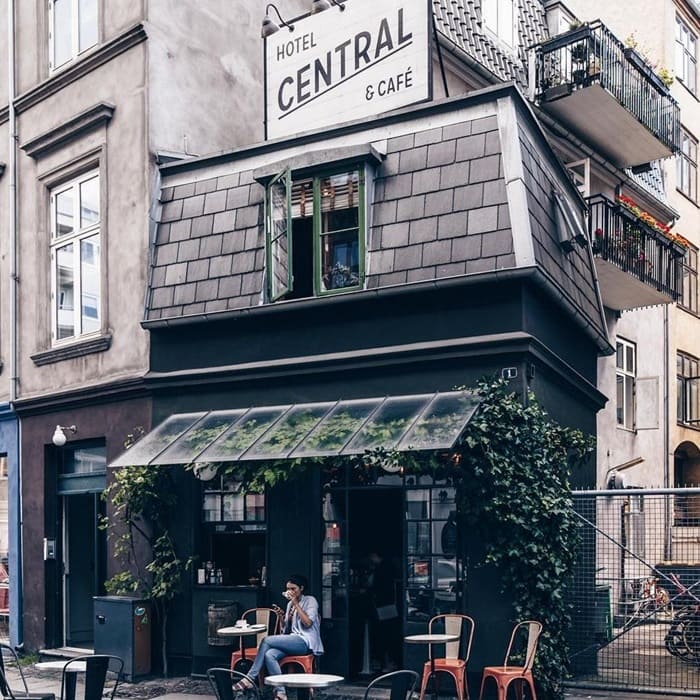 Central Hotel & Café