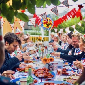 スウェーデンの夏の風物詩、ザリガニパーティーの季節がやってきた！