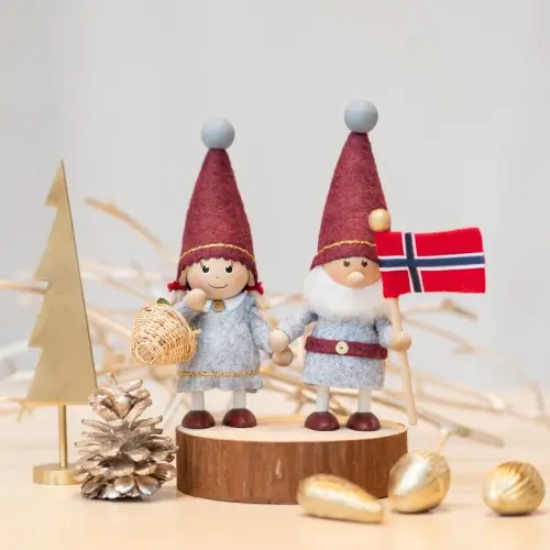 北欧のクリスマスを彩る「ノルディカニッセ」、アイスランドの国旗を