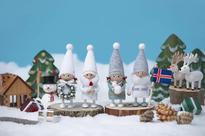 北欧のクリスマスを彩る「ノルディカニッセ」、アイスランドの国旗を
